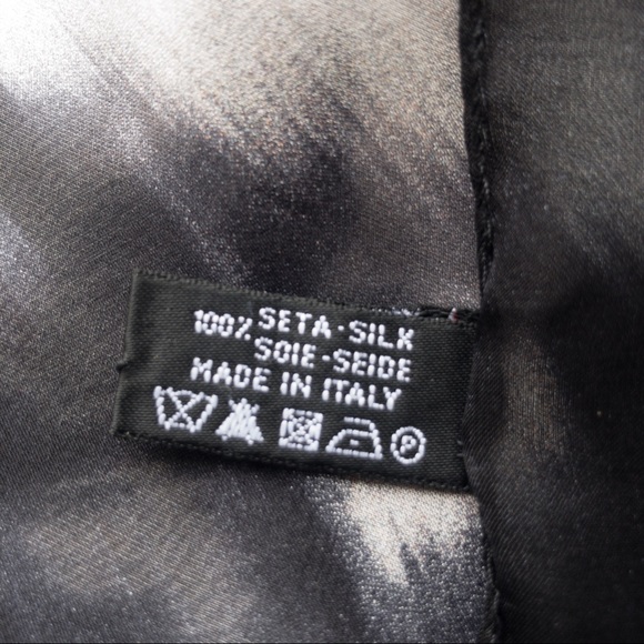 Laura di Biagiotti 100% Silk Scarf Made in Italy - Picture 9 of 9